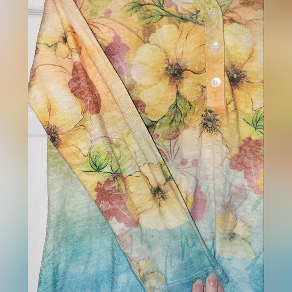 Floral Watercolor Asymmetrical Hem Burnout Shirt Women's Size Medium Pastel - Picture 3 of 7